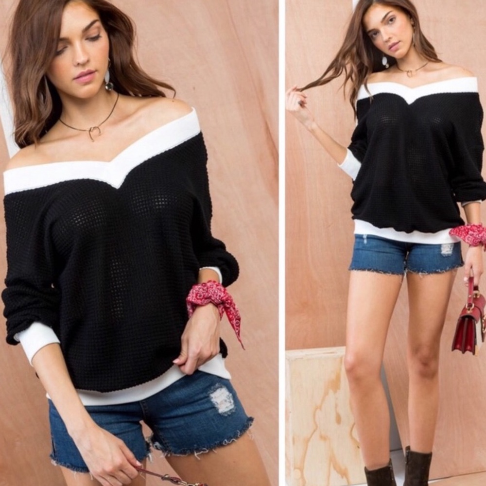 BLACK OPEN KNIT WAFFLE V NECKLINE TOP